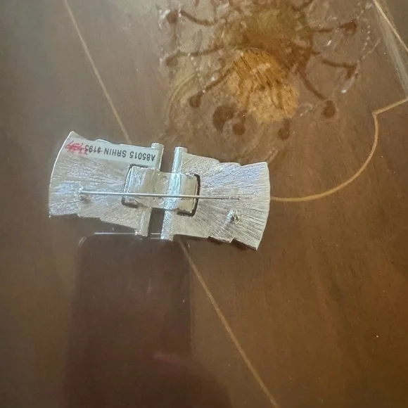 Judith Leiber crystal Swarovski metalic bow pin brooch. New - Picture 8 of 16